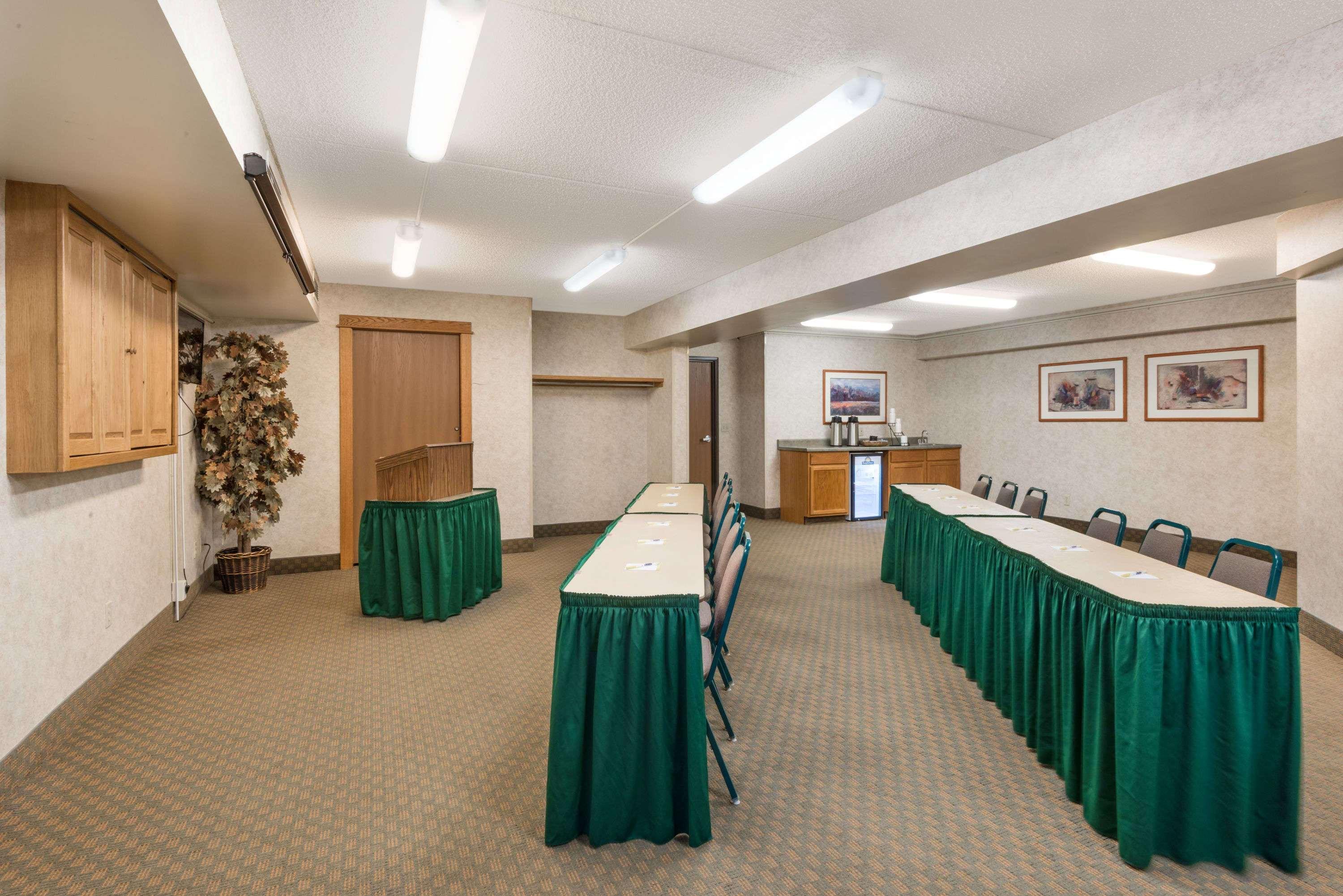 Days Inn & Suites By Wyndham בוזמן מראה חיצוני תמונה