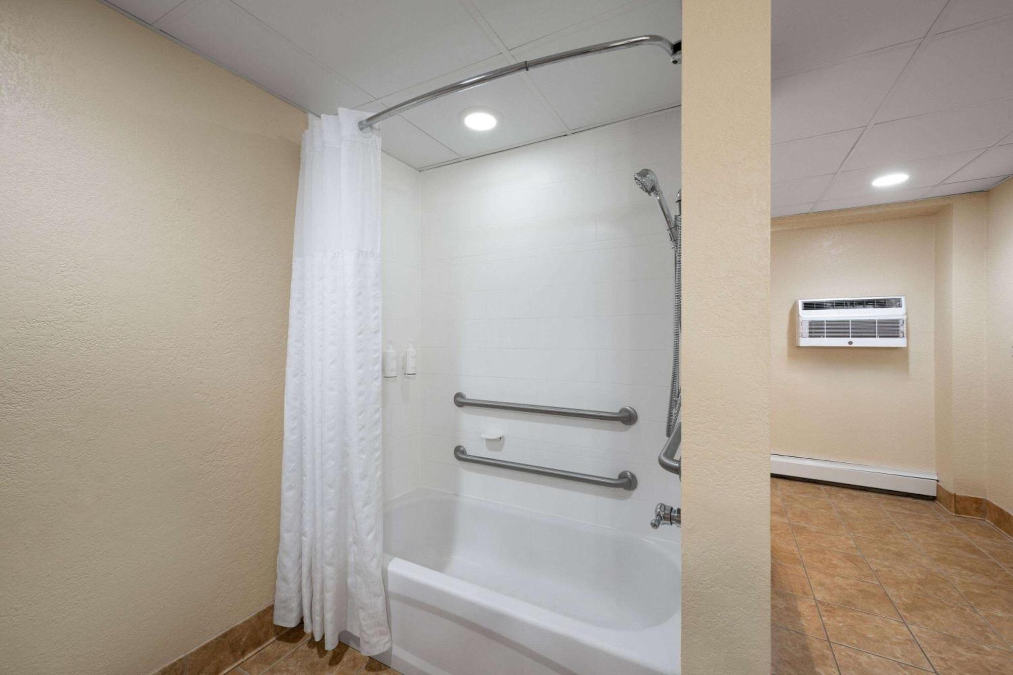 Days Inn & Suites By Wyndham בוזמן מראה חיצוני תמונה