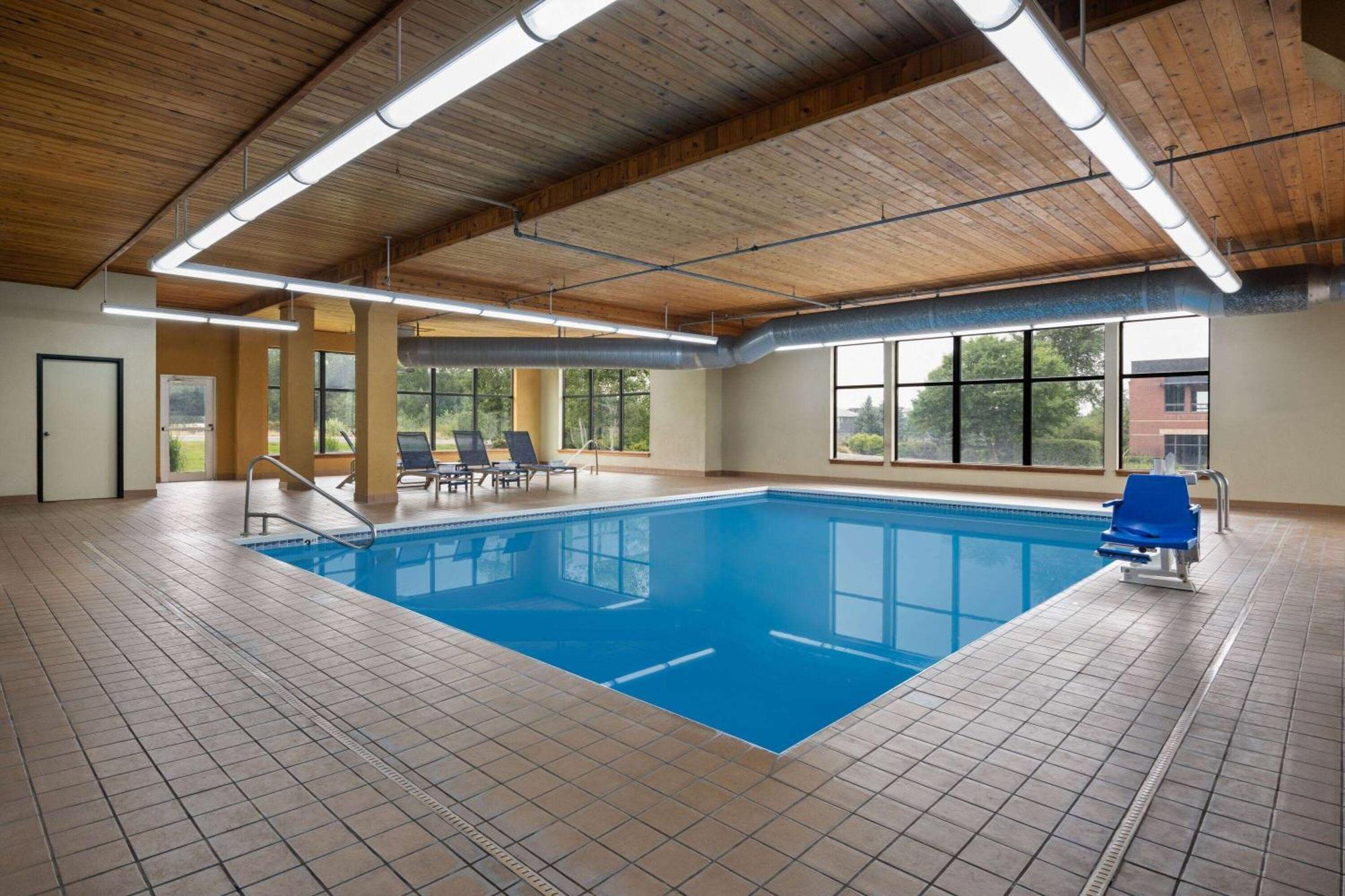 Days Inn & Suites By Wyndham בוזמן מראה חיצוני תמונה