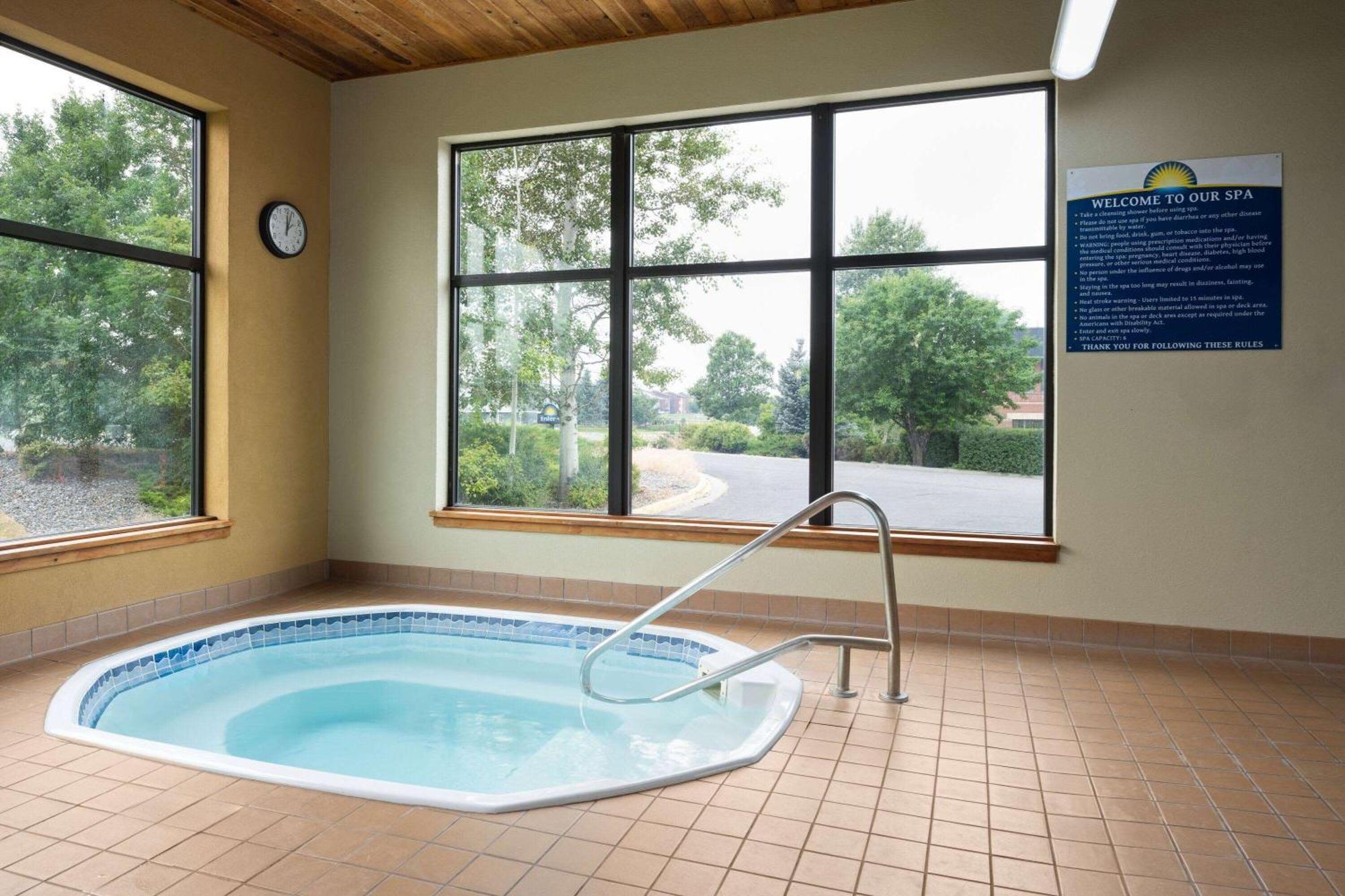 Days Inn & Suites By Wyndham בוזמן מראה חיצוני תמונה