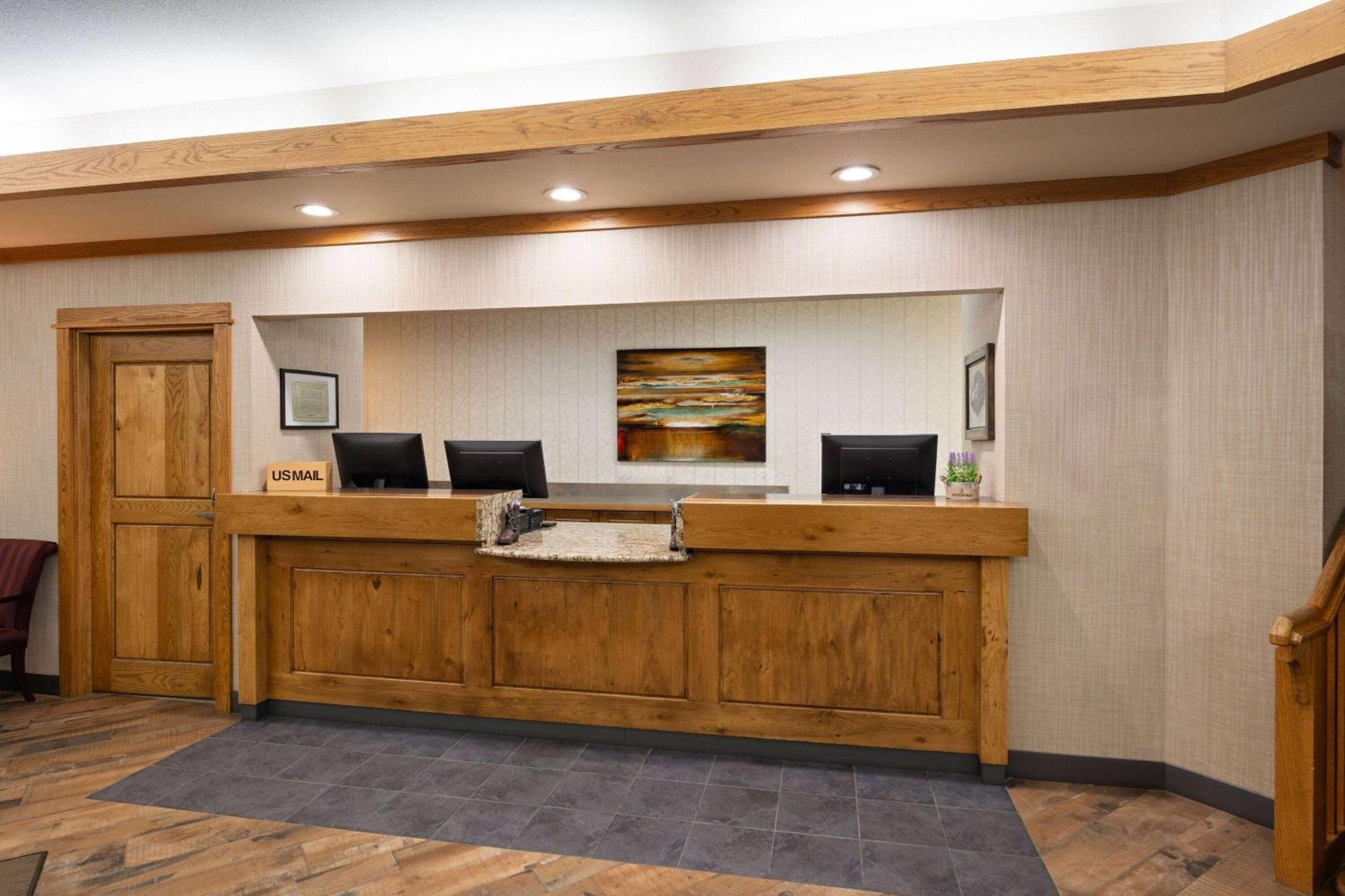 Days Inn & Suites By Wyndham בוזמן מראה חיצוני תמונה