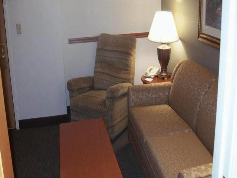 Days Inn & Suites By Wyndham בוזמן מראה חיצוני תמונה