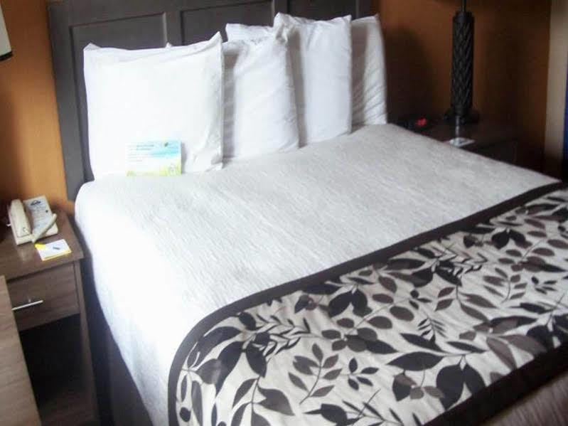 Days Inn & Suites By Wyndham בוזמן מראה חיצוני תמונה