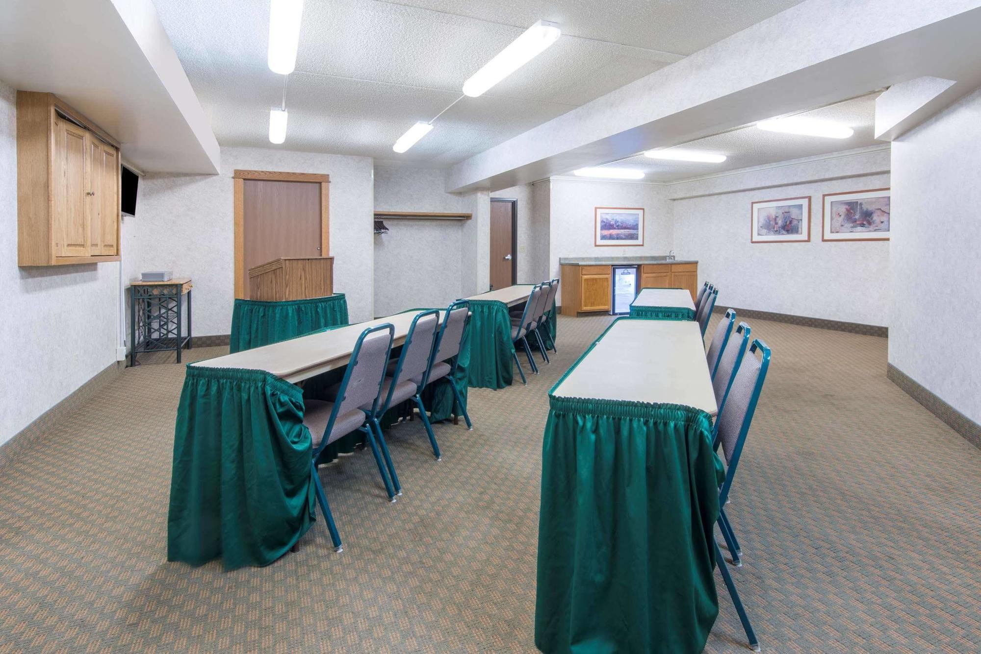 Days Inn & Suites By Wyndham בוזמן מראה חיצוני תמונה